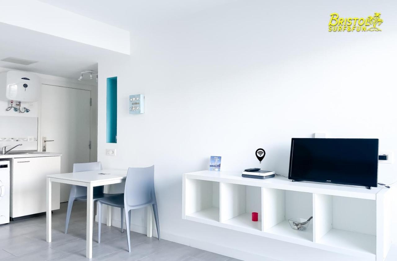 B-Rent Bristol Beach Surf & Fun Corralejo Bagian luar foto